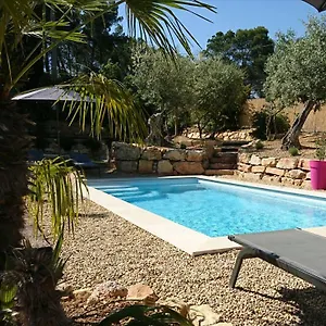 https://la-villa-aux-oliviers.fr-provencehotel.com